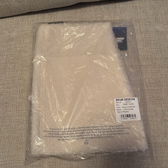 NWT!! Lands End Cozy Sherpa Gaiter and Ear Muff Set, Antique Alabaster White - Picture 6 of 12